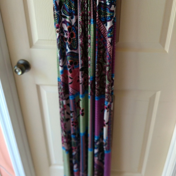 Halter top multi colour maxi dress - Picture 3 of 4